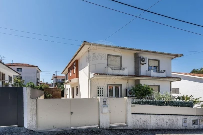 Moradia T4 para Venda em Revelhe