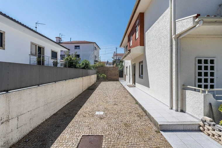 Moradia T4 para Venda em Revelhe Foto 35