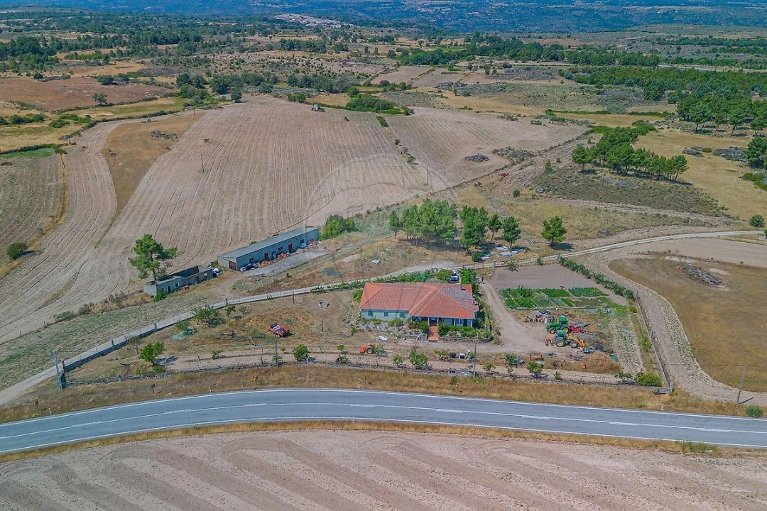 Moradia T4 para Venda em Freixial e Juncal do Campo Foto 4