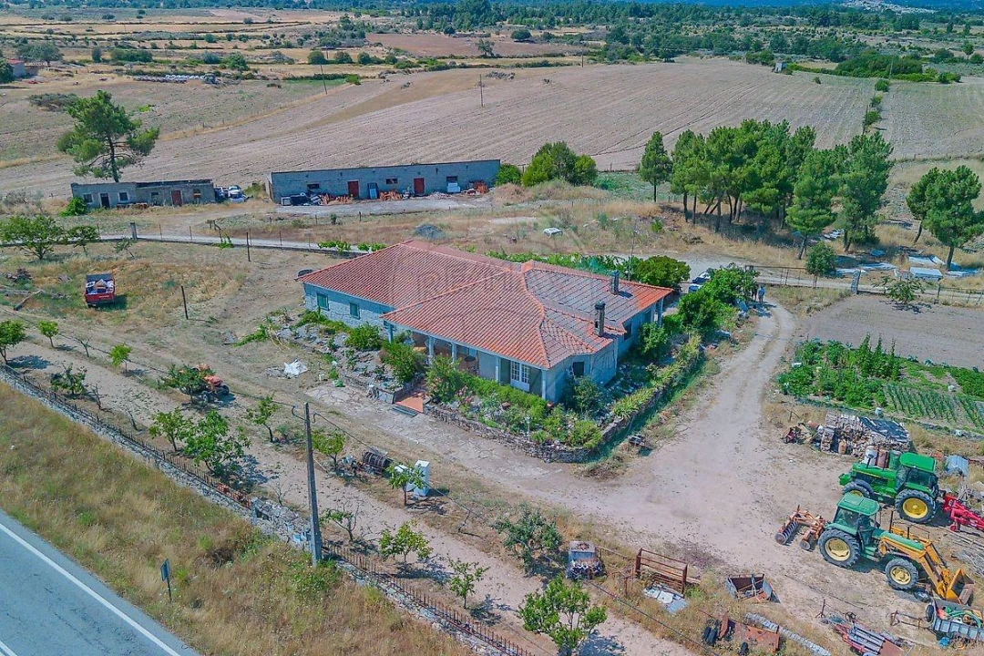 Moradia T4 para Venda em Freixial e Juncal do Campo Foto 5