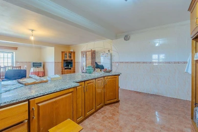 Moradia T4 para Venda em Freixial e Juncal do Campo