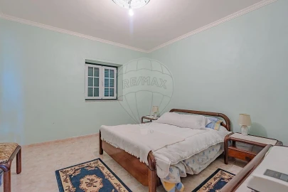 Moradia T4 para Venda em Freixial e Juncal do Campo