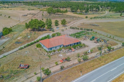 Moradia T4 para Venda em Freixial e Juncal do Campo