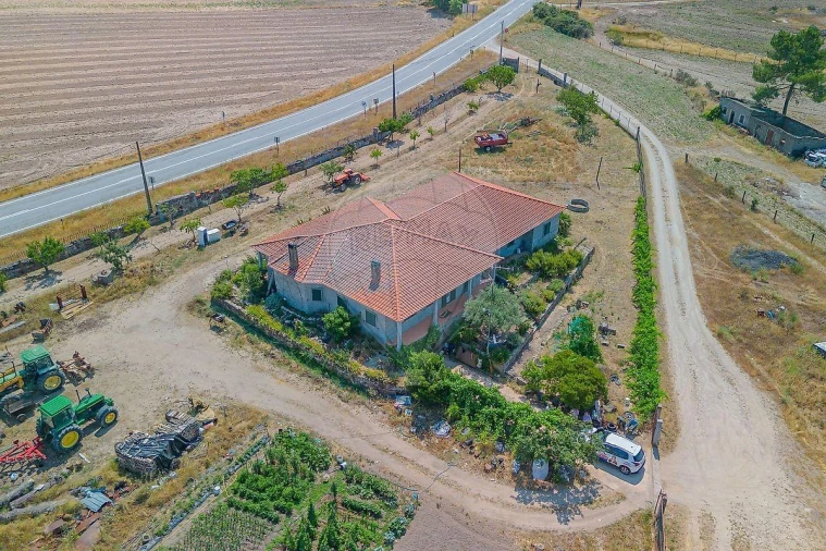 Moradia T4 para Venda em Freixial e Juncal do Campo Foto 11