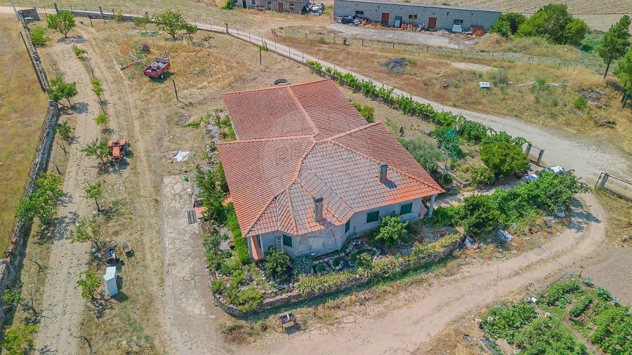 Moradia T4 para Venda em Freixial e Juncal do Campo Foto 6