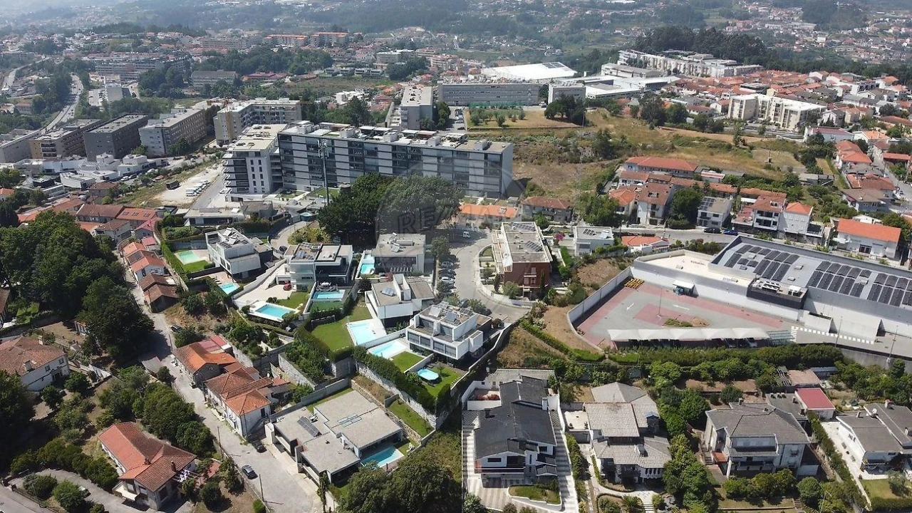 Moradia T3 para Venda em Azurem Foto 32