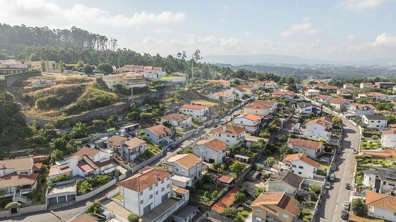 Moradia T5 para Venda em Vila Nova de Famalicão e Calendário Foto 2