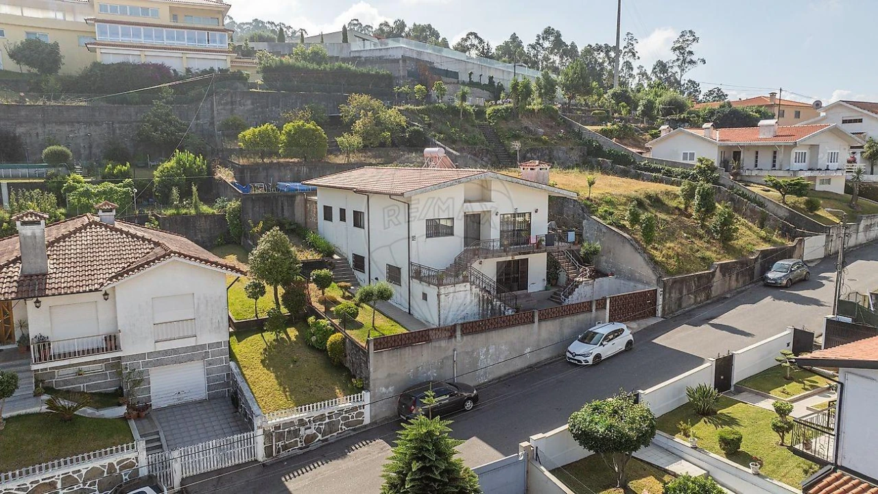 Moradia T5 para Venda em Vila Nova de Famalicão e Calendário Foto 3