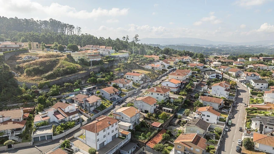 Moradia T5 para Venda em Vila Nova de Famalicão e Calendário Foto 2