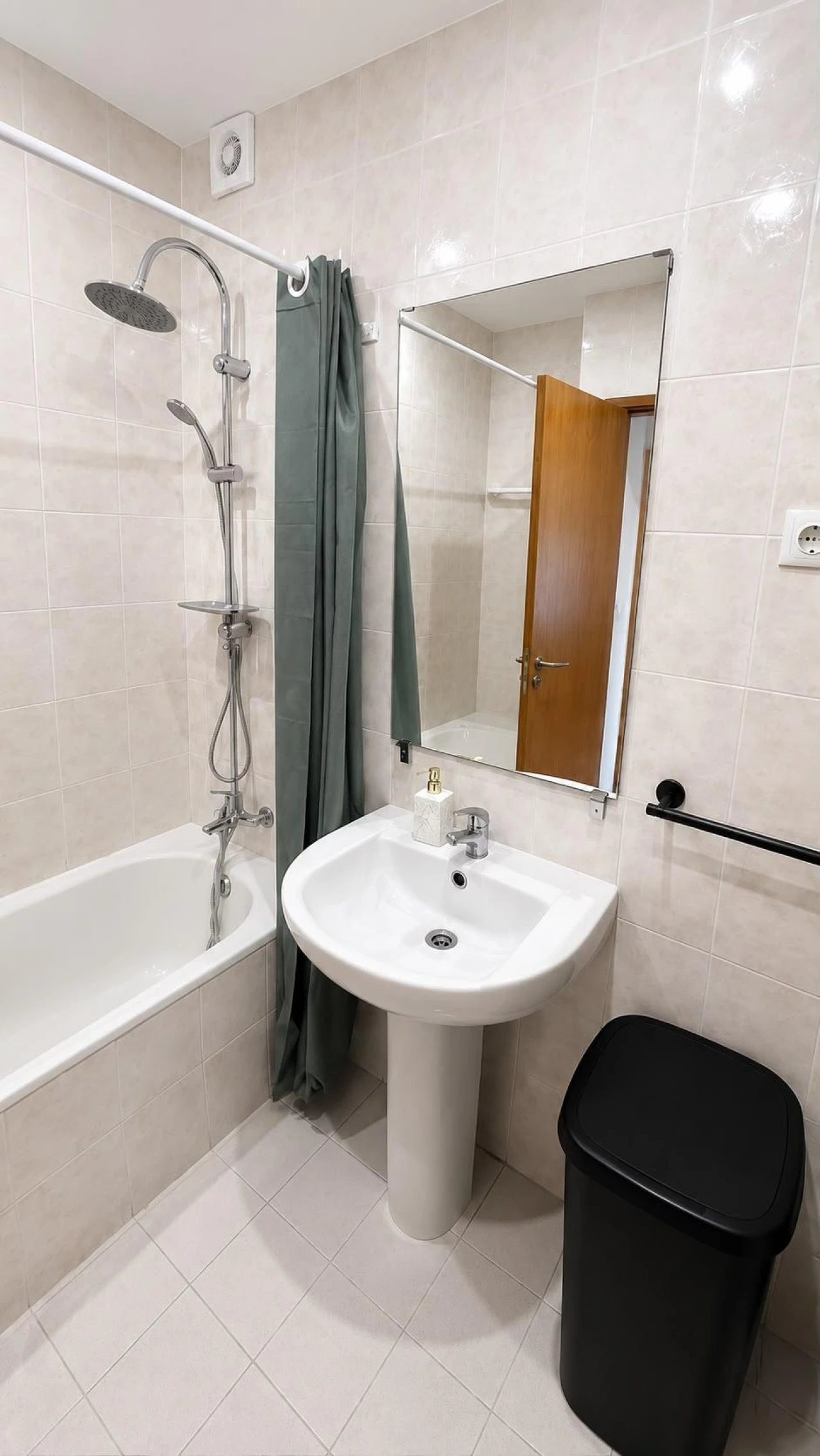 Apartamento T3 para Venda em Vilar de Andorinho Foto 14