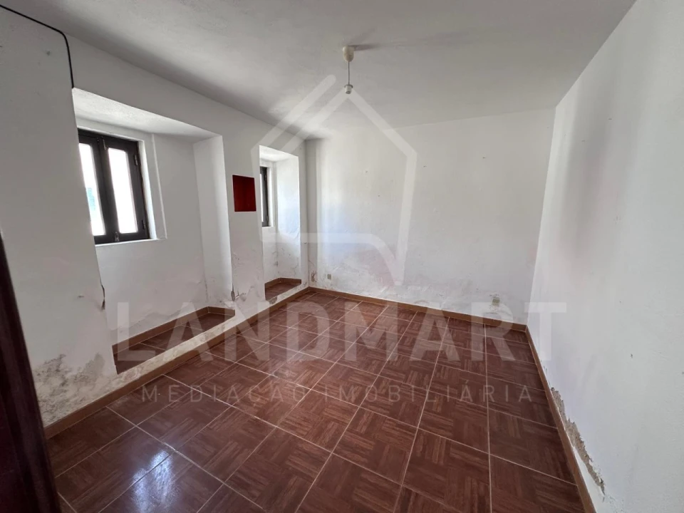 Moradia T4 para Venda em Turquel Foto 3