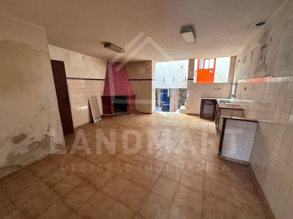 Moradia T4 para Venda em Turquel Foto 6