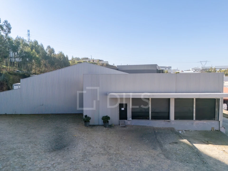 Armazém para Venda em Rebordosa Foto 3