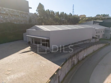 Armazém para Venda em Rebordosa