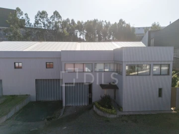 Armazém para Venda em Rebordosa