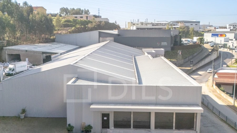 Armazém para Venda em Rebordosa
