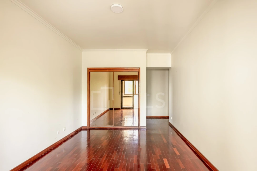 Apartamento T4 para Venda em Carnaxide e Queijas Foto 8