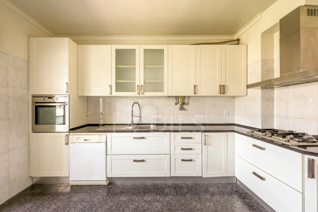Apartamento T4 para Venda em Carnaxide e Queijas Foto 12