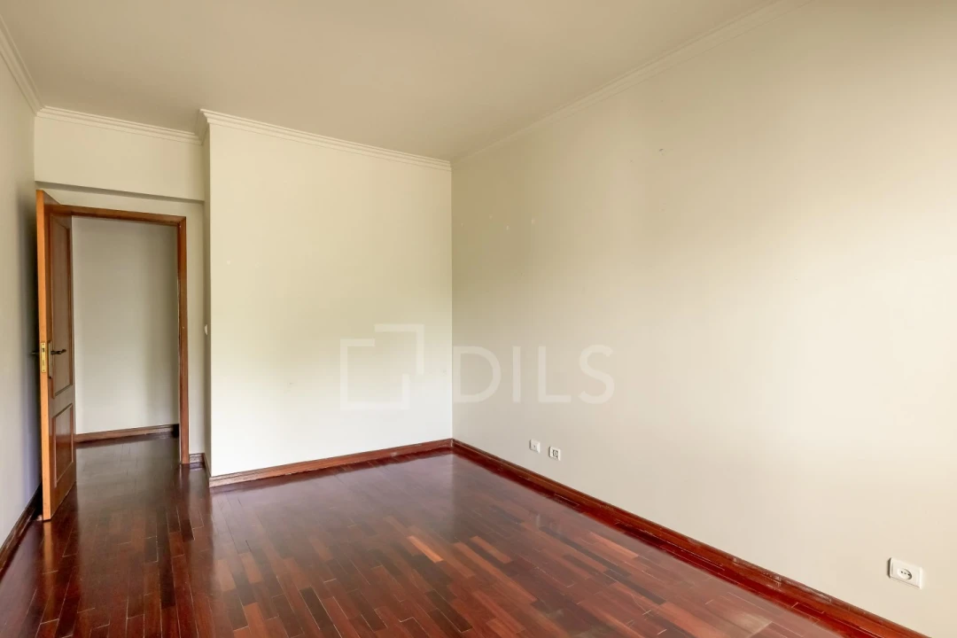 Apartamento T4 para Venda em Carnaxide e Queijas Foto 15