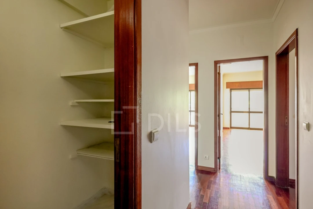 Apartamento T4 para Venda em Carnaxide e Queijas Foto 27