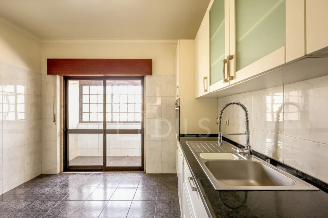 Apartamento T4 para Venda em Carnaxide e Queijas Foto 11