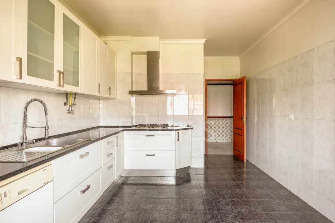 Apartamento T4 para Venda em Carnaxide e Queijas Foto 13