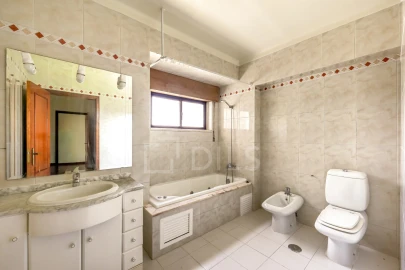 Apartamento T4 para Venda em Carnaxide e Queijas