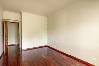 Apartamento T4 para Venda em Carnaxide e Queijas