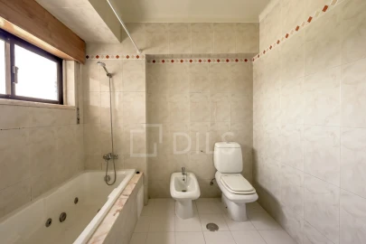 Apartamento T4 para Venda em Carnaxide e Queijas