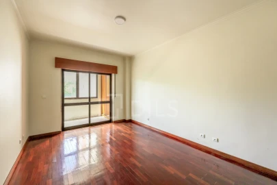 Apartamento T4 para Venda em Carnaxide e Queijas