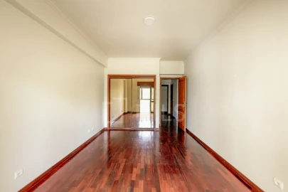 Apartamento T4 para Venda em Carnaxide e Queijas