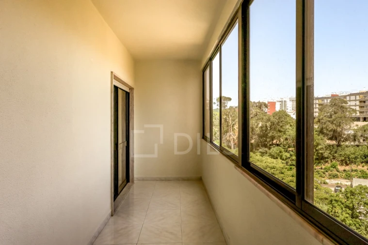 Apartamento T4 para Venda em Carnaxide e Queijas Foto 25