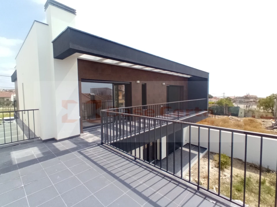Moradia T4 para Venda em Santa Iria de Azoia, São João da Talha e Bobadela Foto 9