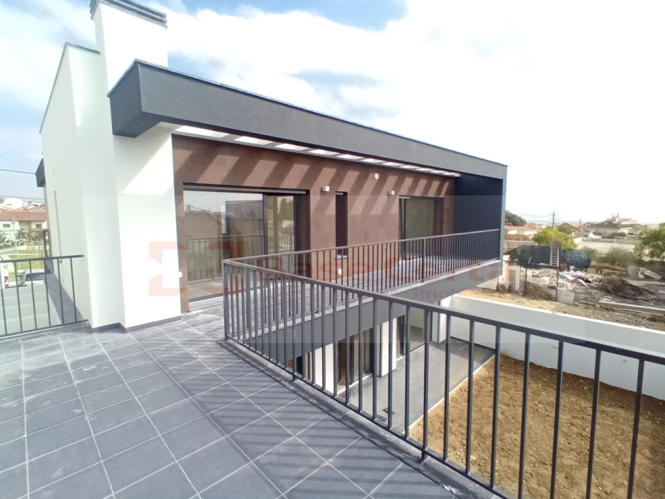 Moradia T4 para Venda em Santa Iria de Azoia, São João da Talha e Bobadela Foto 24