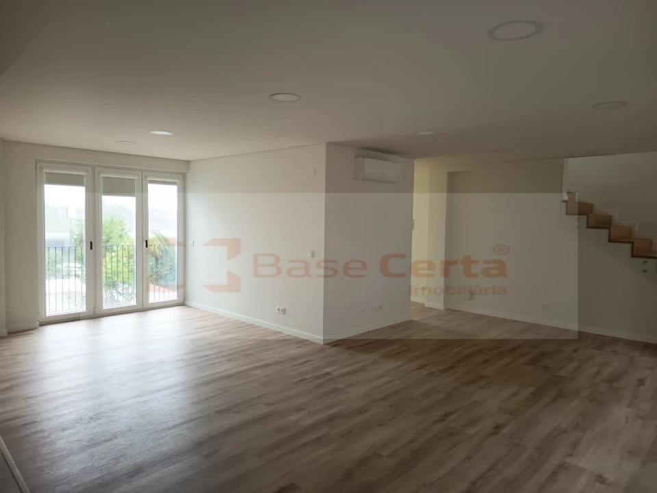 Apartamento T3 para Venda em Almada, Cova da Piedade, Pragal e Cacilhas Foto 10