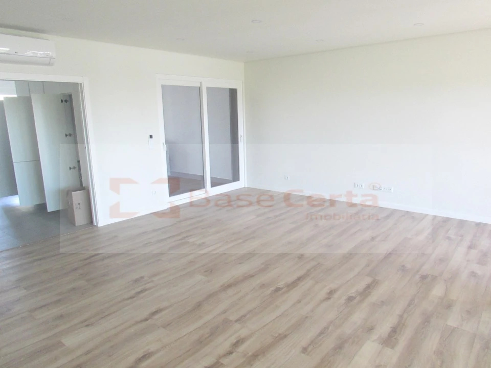 Apartamento T3 para Venda em Almada, Cova da Piedade, Pragal e Cacilhas Foto 5