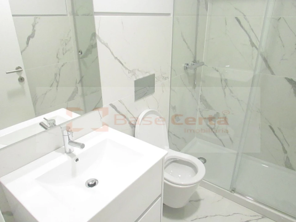 Apartamento T3 para Venda em Almada, Cova da Piedade, Pragal e Cacilhas Foto 10