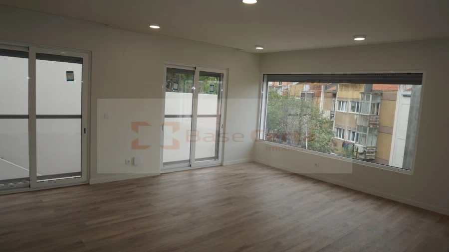 Apartamento T3 para Venda em Almada, Cova da Piedade, Pragal e Cacilhas Foto 3