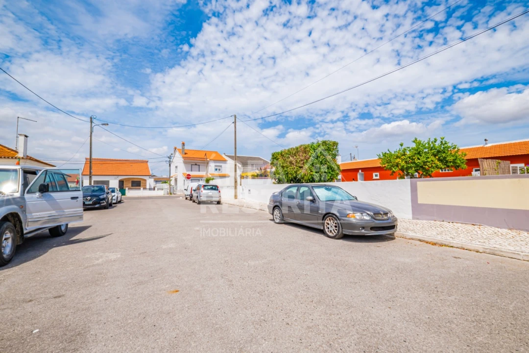 Terreno para Venda em Sarilhos Grandes Foto 1