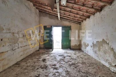 Garagem para Venda em Igreja Nova e Cheleiros
