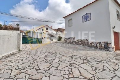 Garagem para Venda em Igreja Nova e Cheleiros