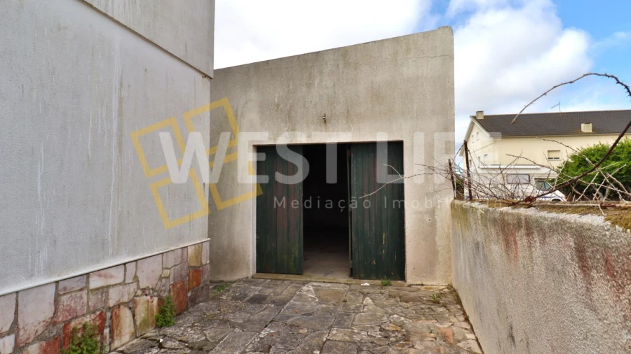 Garagem para Venda em Igreja Nova e Cheleiros