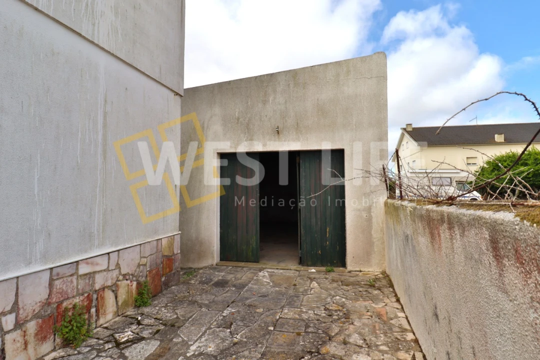 Garagem para Arrendamento em Igreja Nova e Cheleiros Foto 12