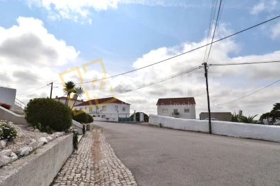 Garagem para Arrendamento em Igreja Nova e Cheleiros