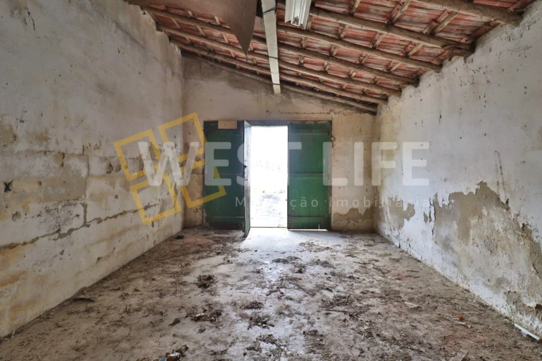 Garagem para Arrendamento em Igreja Nova e Cheleiros Foto 4