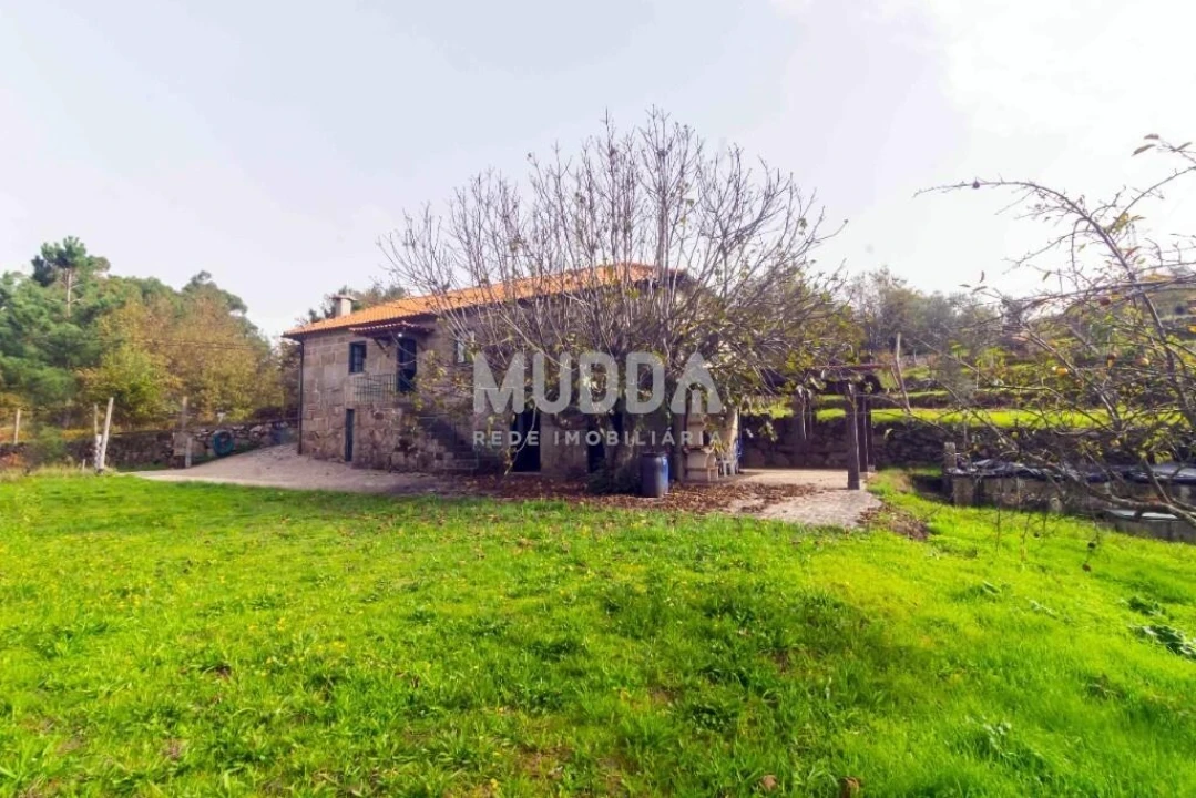 Moradia T3 para Venda em Oliveira do Douro Foto 2