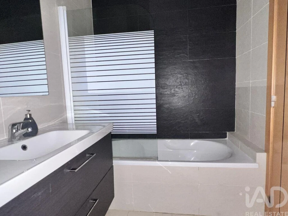 Apartamento T2 para Arrendamento em Santa Maria, São Pedro e Matacães Foto 8