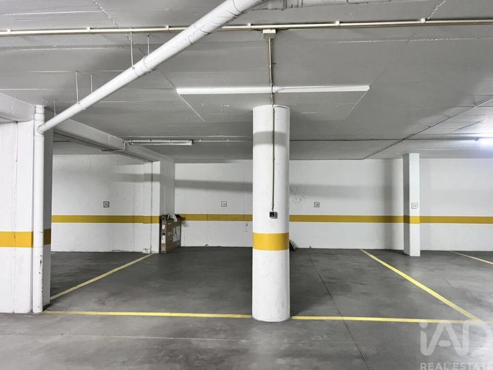 Apartamento T2 para Arrendamento em Santa Maria, São Pedro e Matacães Foto 16