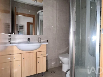 Apartamento T2 para Arrendamento em Santa Maria, São Pedro e Matacães