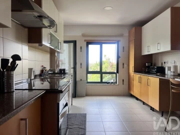 Apartamento T2 para Arrendamento em Santa Maria, São Pedro e Matacães